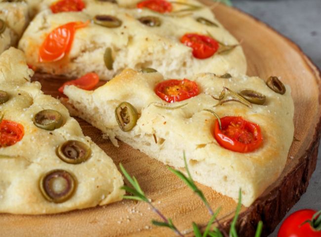 Focaccia mit Tomaten