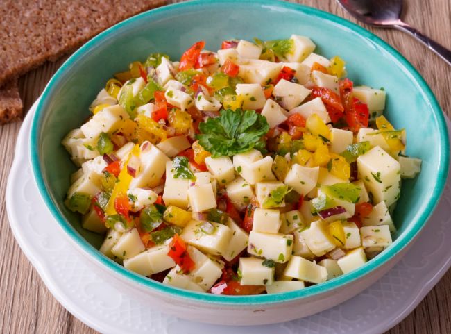 Käsesalat mit Paprika