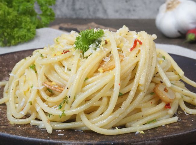 Spaghetti aglio e olio e peperoncino Originalrezept