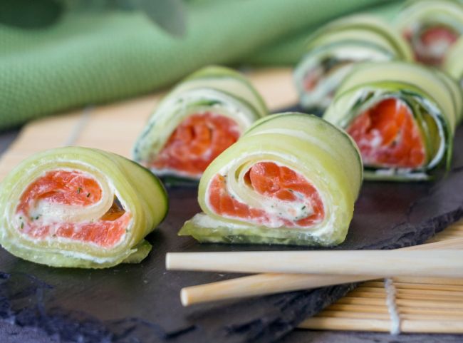 Gurken Sushi mit Lachs und Frischkäse