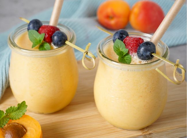 Aprikosen Smoothie als Dessert im Glas