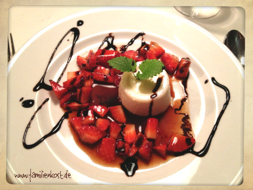 Panna Cotta mit Balsamico-Erdbeeren Panna Cotta mit Balsamico-Erdbeeren