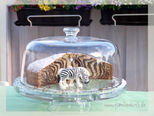 Zebrakuchen: einfacher Kuchen mit hellem + dunklen Teig Zebrakuchen: einfacher Kuchen mit hellem + dunklen Teig