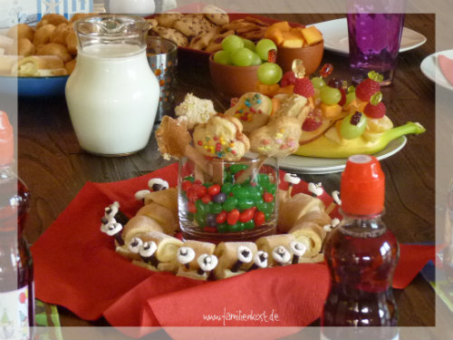 Lustige Biskuitschnecken mit Zitronencreme Lustige Biskuitschnecken mit Zitronencreme