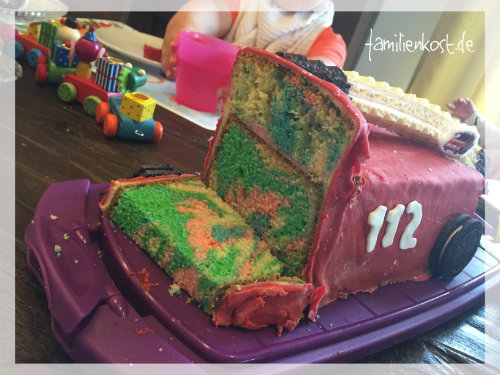 Feuerwehrauto als Kuchen zum Kindergeburtstag backen