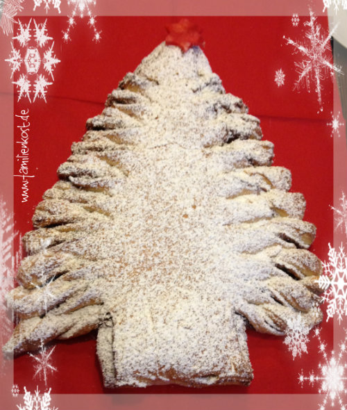 Weihnachtsbaum aus Hefeteig Weihnachtsbaum aus Hefeteig