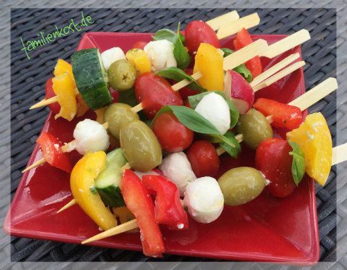 Salat am Spiess als gesunder Snack beim Picknick