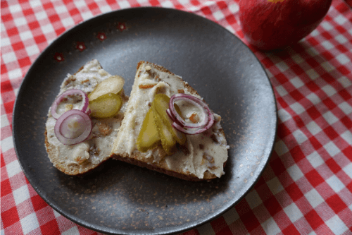 Gänseschmalz mit Apfel und Zwiebel