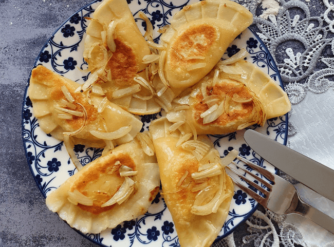 Pierogi ruskie - Gefüllte polnische Teigtaschen