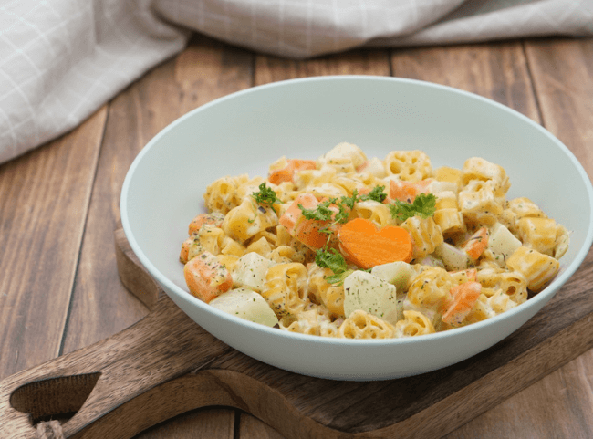 One Pot Pasta mit Möhre, Kohlrabi & Frischkäse