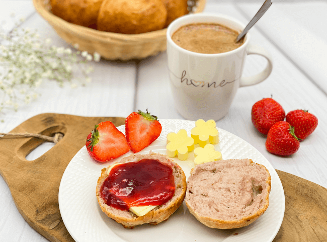 Erdbeer-Milchbrötchen