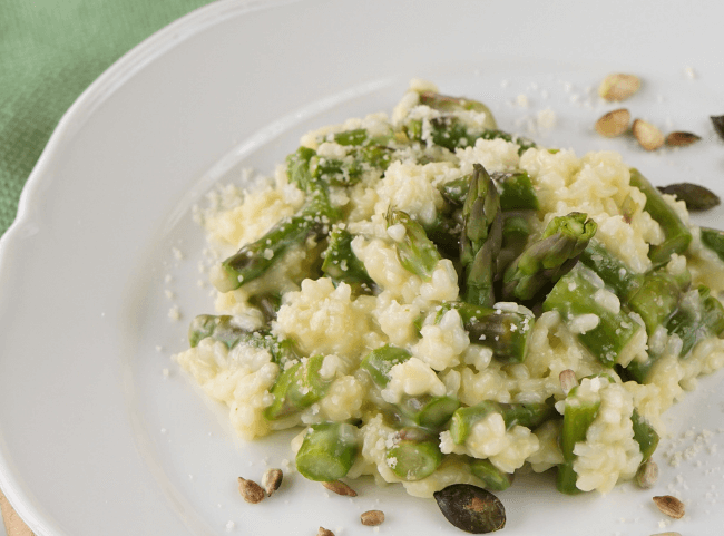 Cremiges Spargelrisotto mit Parmesan Cremiges Spargelrisotto mit Parmesan