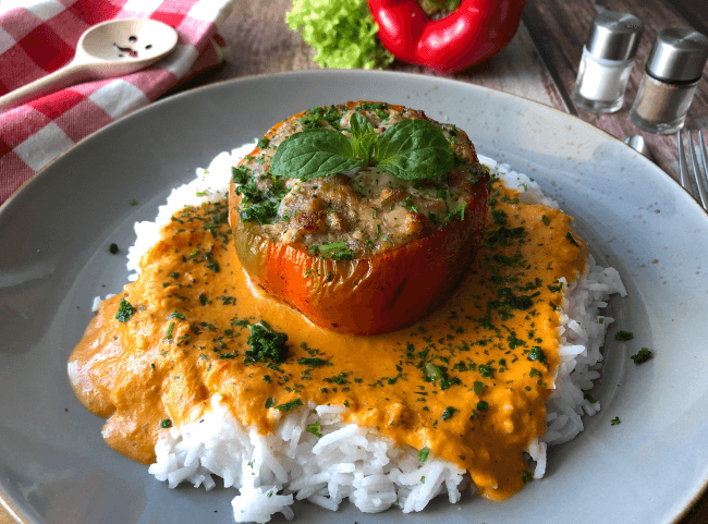 Gefüllte Paprika mit Reis und Hackfleisch