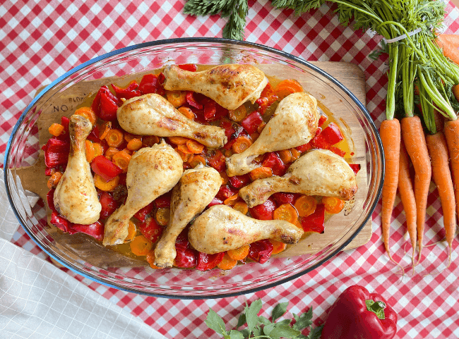 Hähnchenkeulen mit Ofengemüse aus dem Backofen