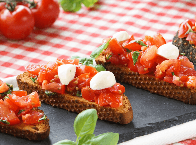 Bruschetta mit Tomaten und Knoblauch