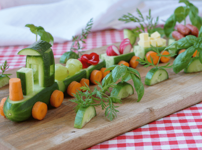 Gurkenzug als Rohkost für den Kindergeburtstag 