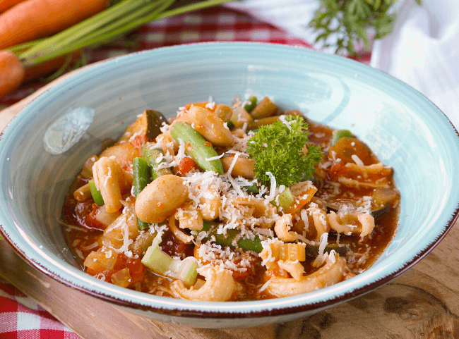 Minestrone Rezept für italienische Gemüsesuppe