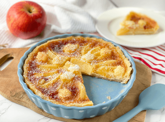 Apfeltarte mit Blätterteig und Zuckerkruste