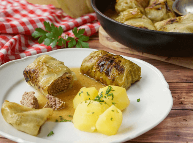 Kohlrouladen mit Soße selbst machen