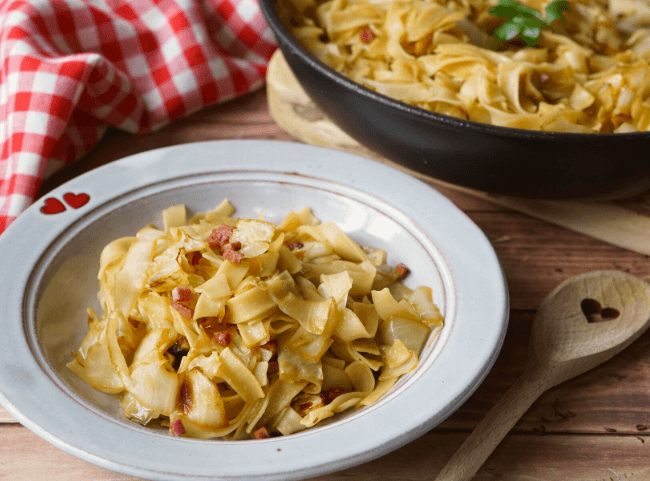 Krautnudeln - einfaches Weißkohl-Rezept mit Pasta