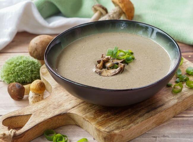 Waldpilzsuppe mit Sahne