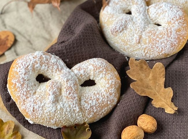 Martinsbrezel aus Quark-Öl-Teig