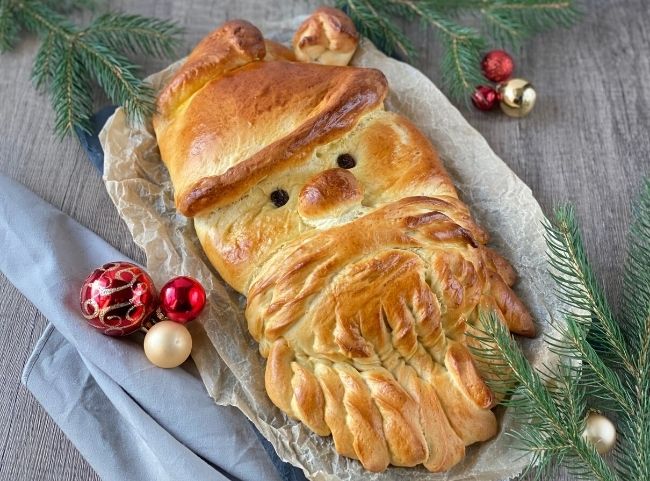 Weihnachtsmann aus Hefeteig backen