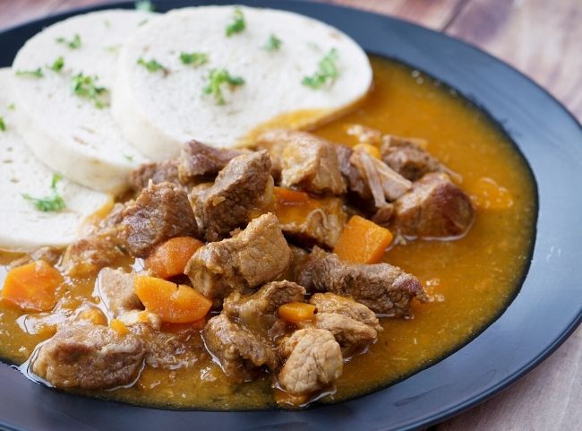 Einfaches Gulasch Rezept | beliebt bei Kindern