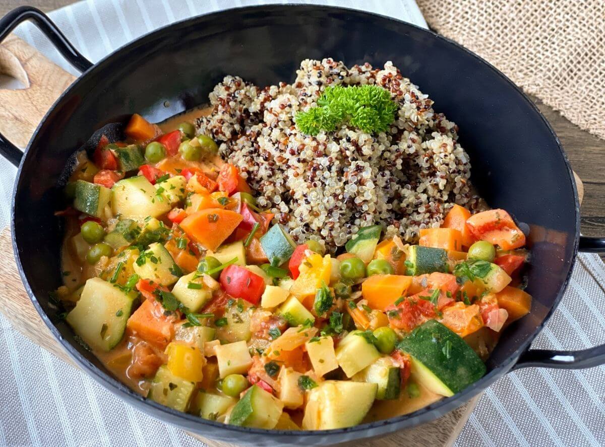 Gemüsegulasch mit Quinoa