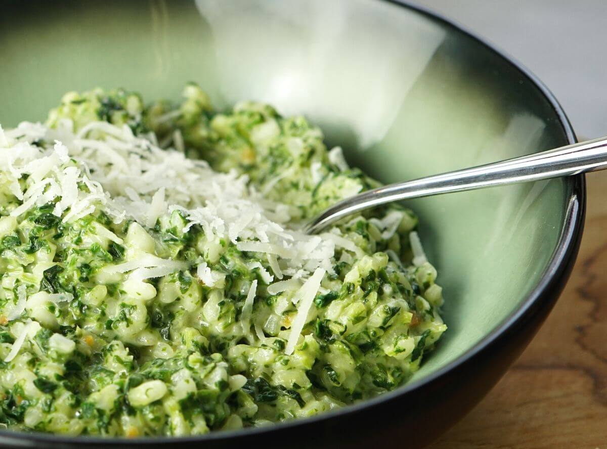 Grünes Spinat-Risotto mit Gorgonzola