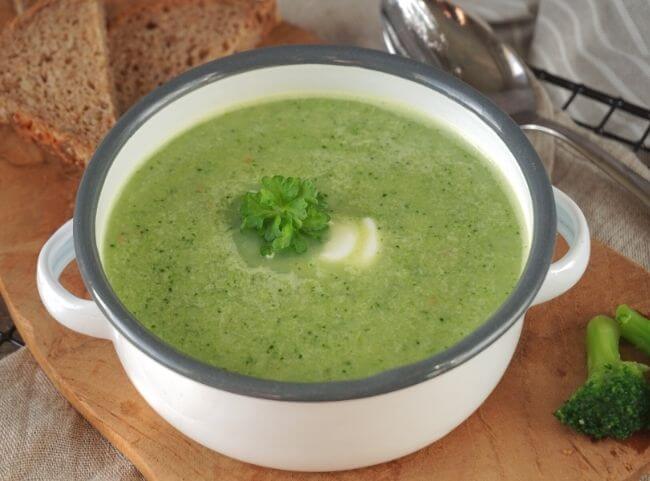 Brokkoli-Suppe: frisch und ohne Sahne