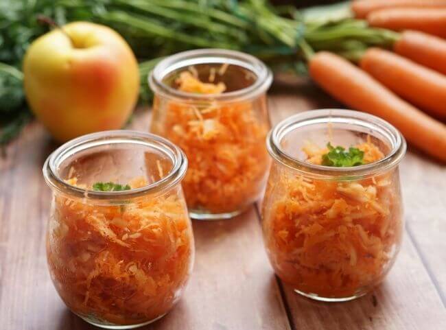 Einfacher Möhrensalat mit Apfel
