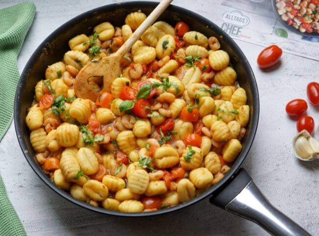 One-Pan-Gnocchi mit Garnelen