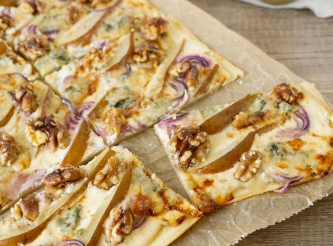 Flammkuchen Birne Gorgonzola