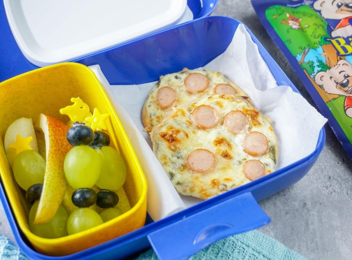 Flammkuchen Minis mit SchlaWiener Würstchen Flammkuchen Minis mit SchlaWiener Würstchen