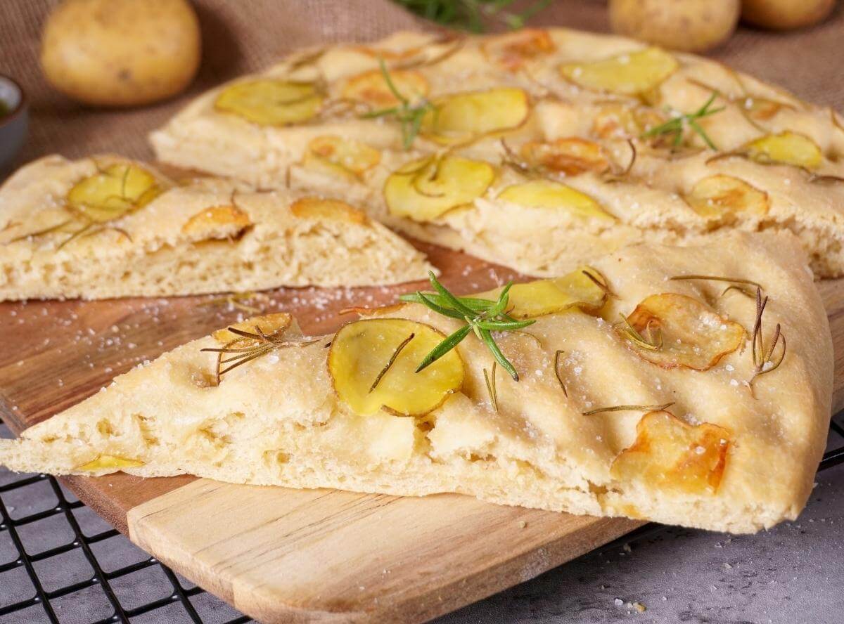 Focaccia mit Kartoffeln und Rosmarin