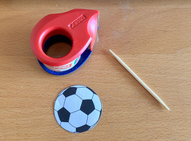 Fußball Muffins dekorieren