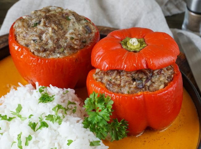 Gefüllte Paprika mit Reis und Hackfleisch