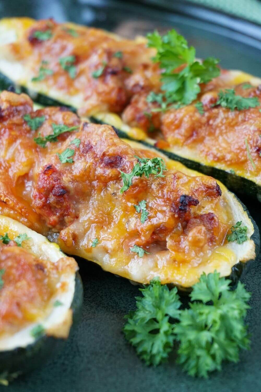 Gefüllte Zucchini mit Hackfleisch Gefüllte Zucchini mit Hackfleisch
