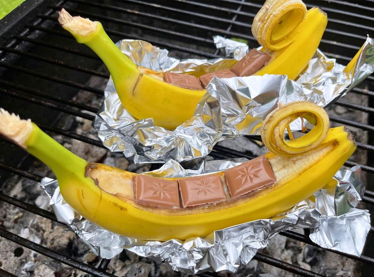 Gegrillte Banane mit Schokolade, Honig oder flambiertGegrillte Banane