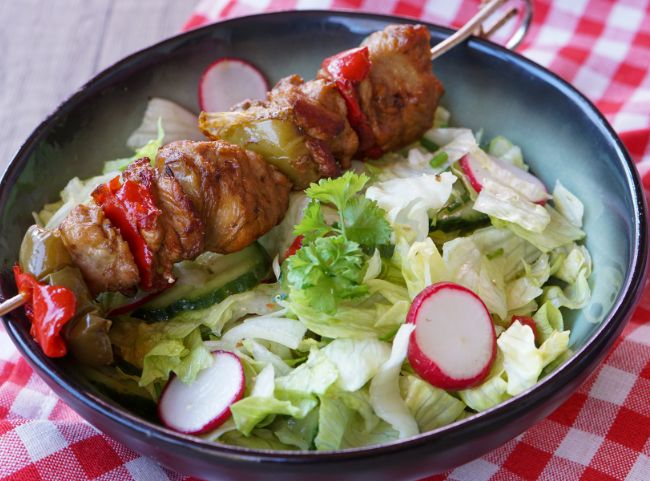 Gemischter Salat zum Grillen