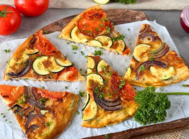 Gemüse-Frittata mit Zucchini und Tomaten