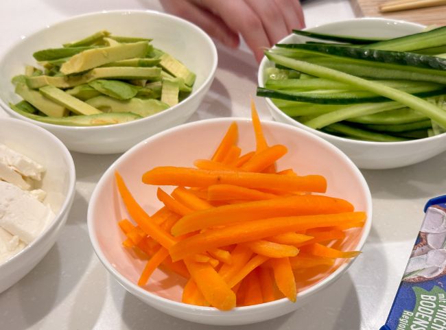 Gemüse in Julienne für Sushi
