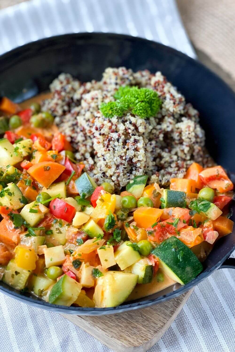 Gemüse-Gulasch mit Quinoa