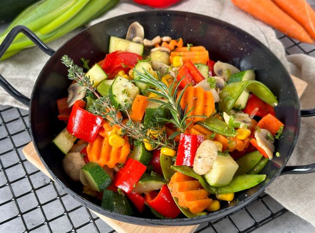 Gemüsepfanne mit Zucchini für die ganze Familie