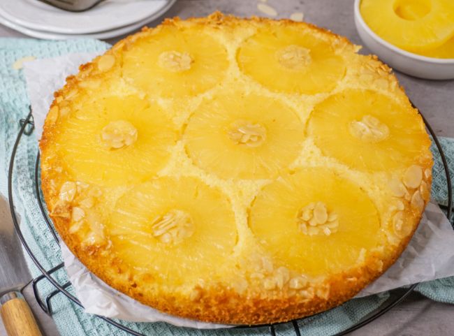 Gestürzter Ananaskuchen