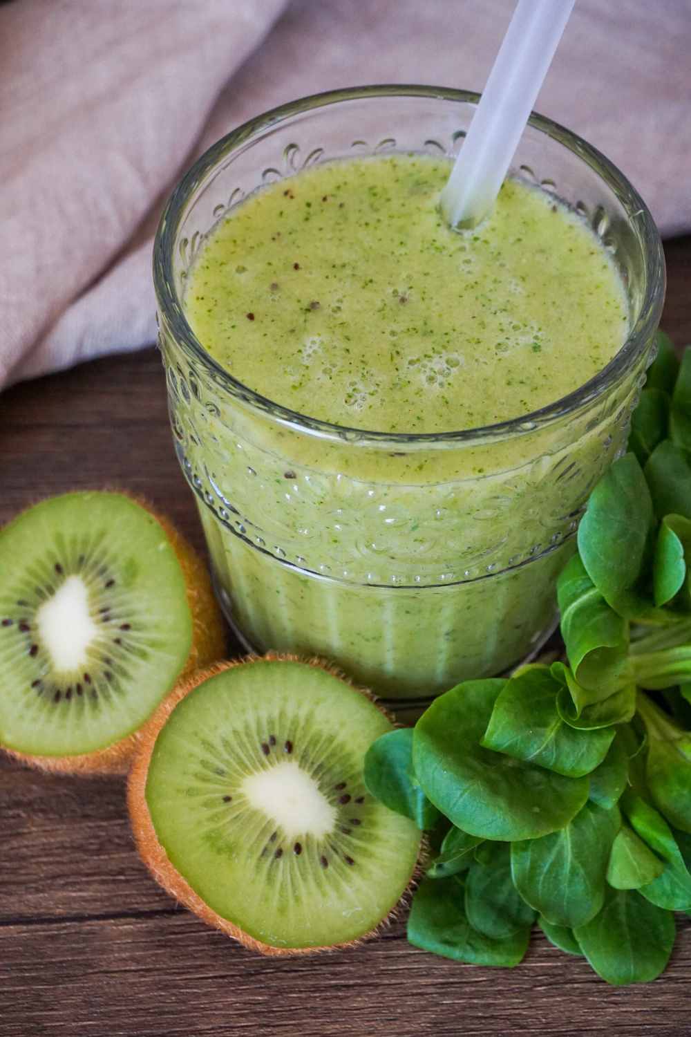 Grüner Smoothie mit Apfel, Banane und Feldsalat