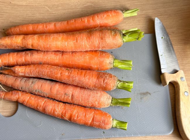 Glasierte Möhren vorbereiten