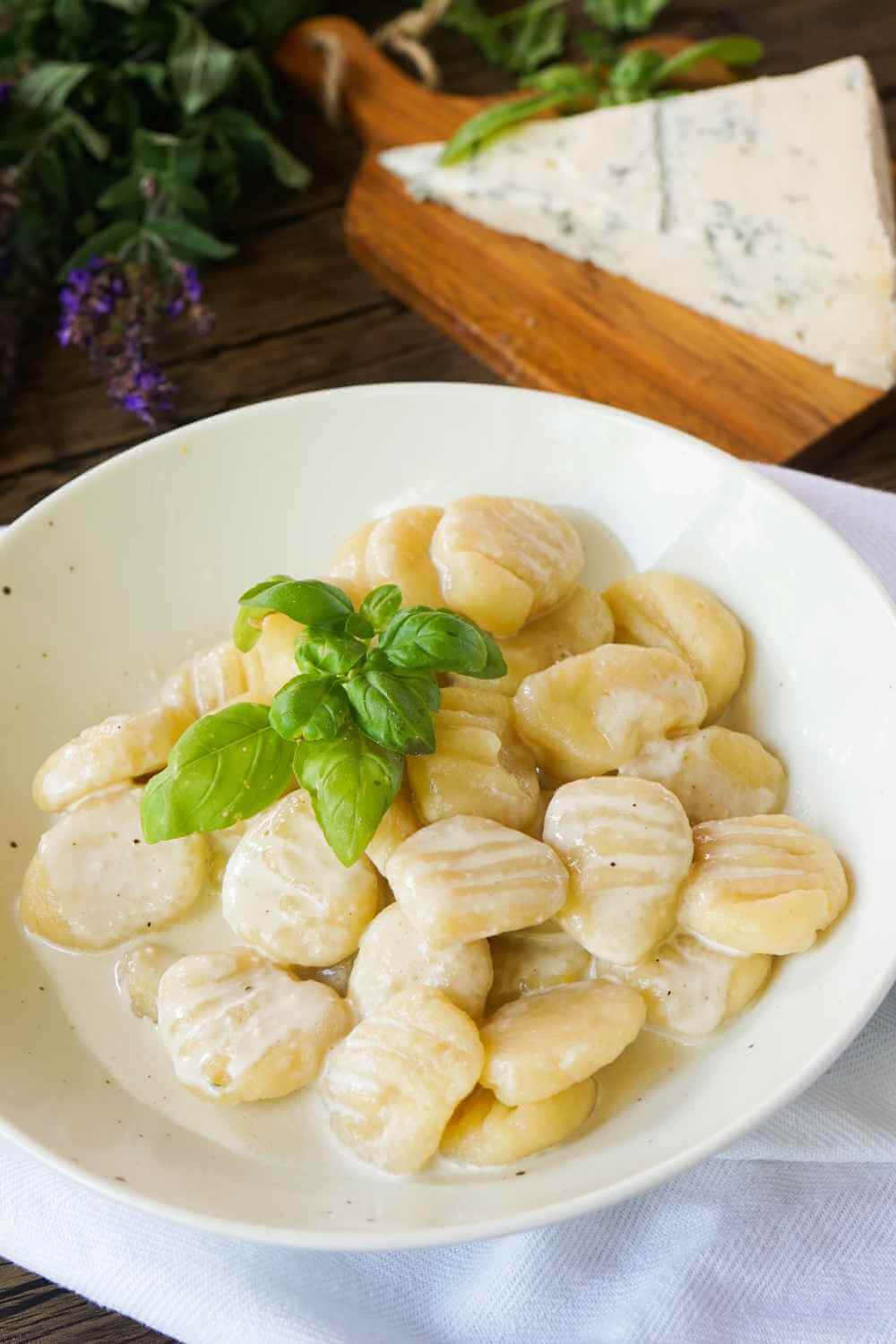 Gnocchi Gorgonzola wie vom Lieblingsitaliener Gnocchi Gorgonzola wie vom Lieblingsitaliener