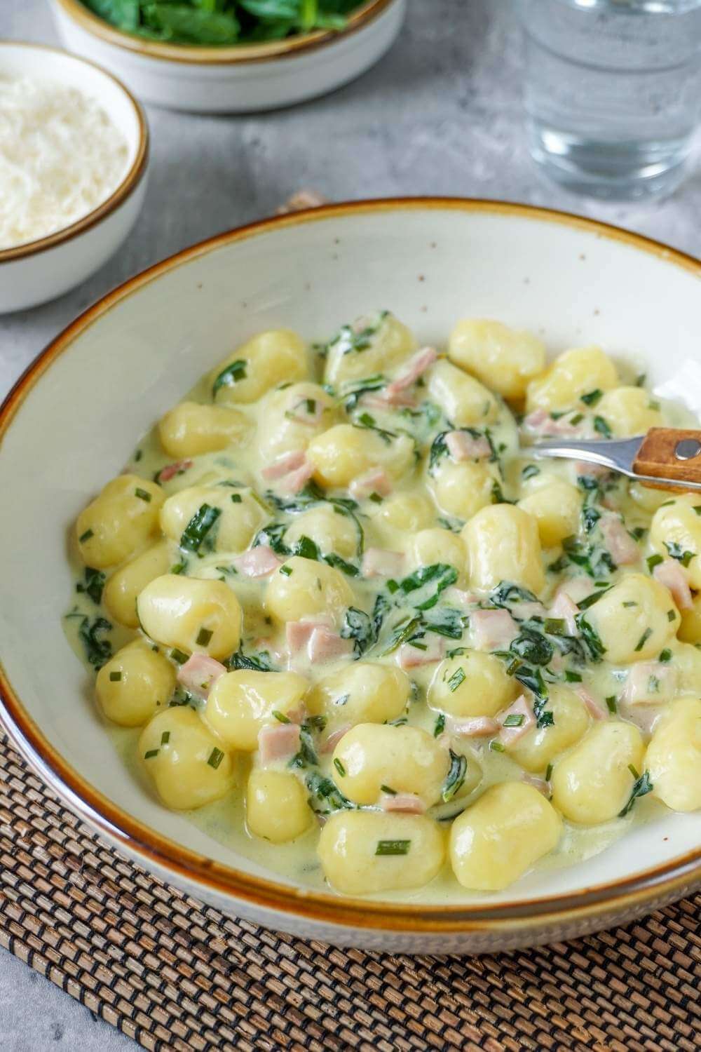 Gnocchi mit Schinken-Sahne-Sauce Gnocchi mit Schinken-Sahne-Sauce